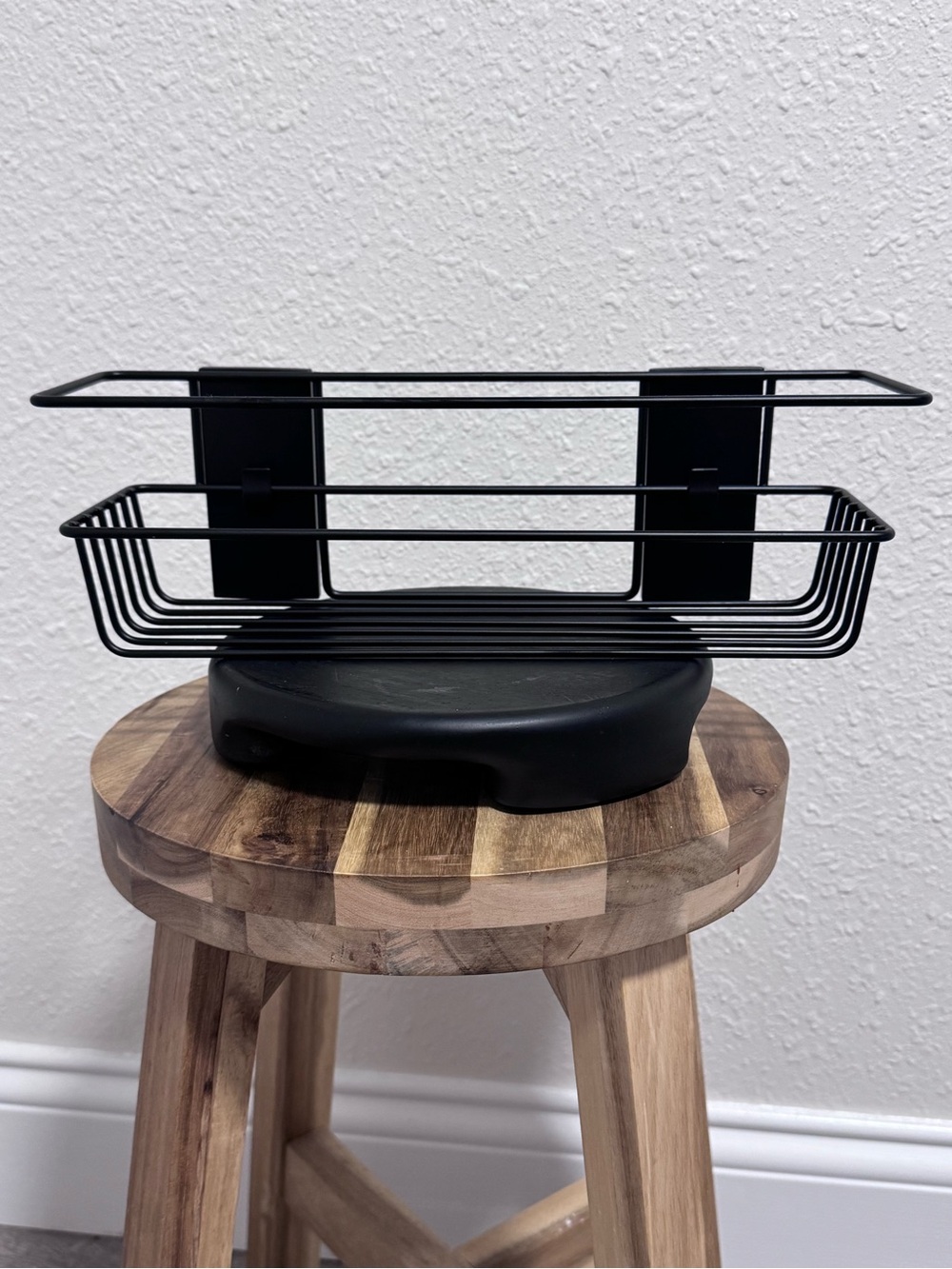 Like New Command Matte Black Bath Caddy Shower Shelf Rust Resistant Organization - Picture 6 of 15